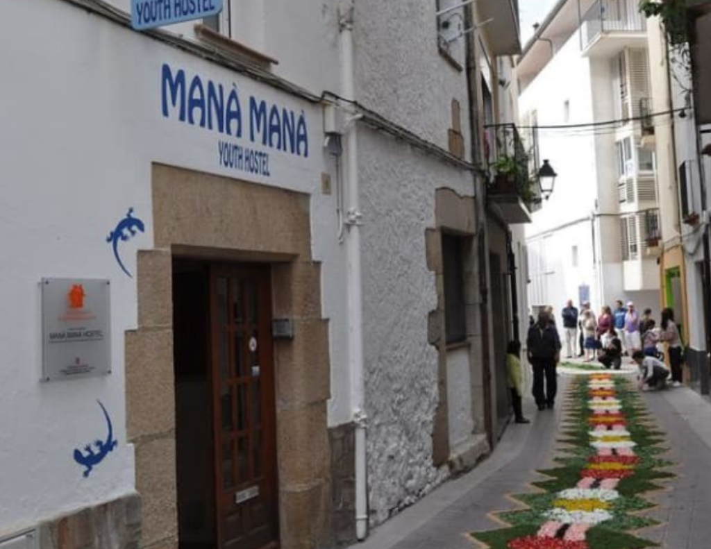 Mana Mana Hostel - Tossa de Mar, Spain