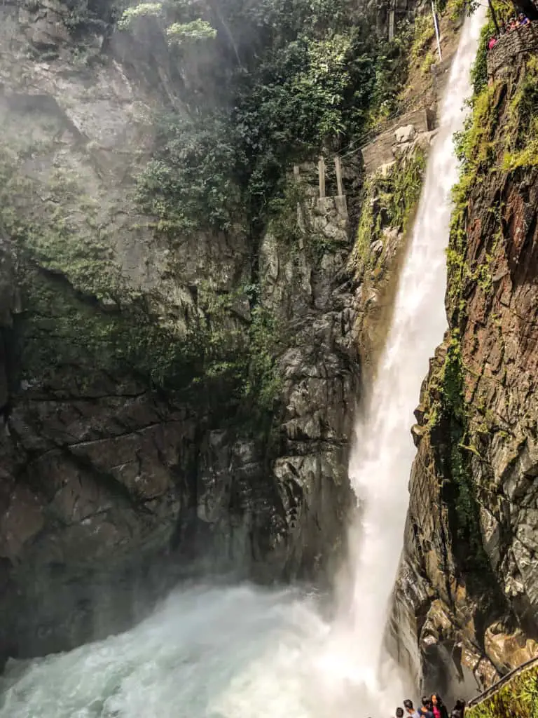 One of the things to do in Banños, Ecuador is visit Pailon de Diablo