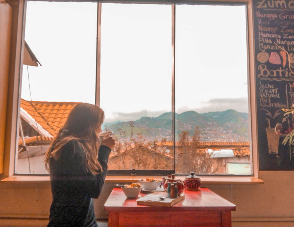 tips for eating out alone while traveling