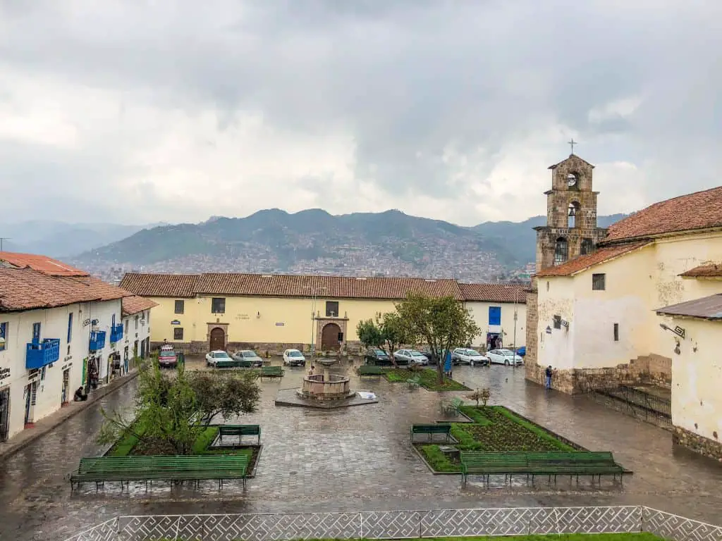 Plaza San Blas in the rain with the mountains in the background