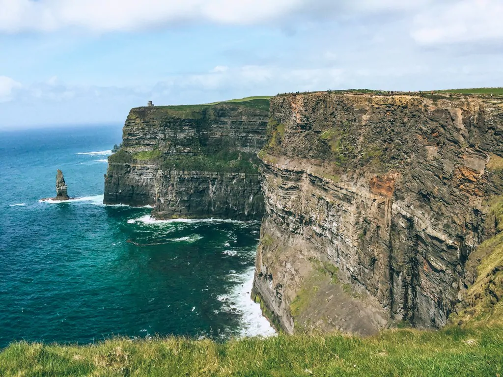 Cliff of Moher and O'Brien's castle on a clear day