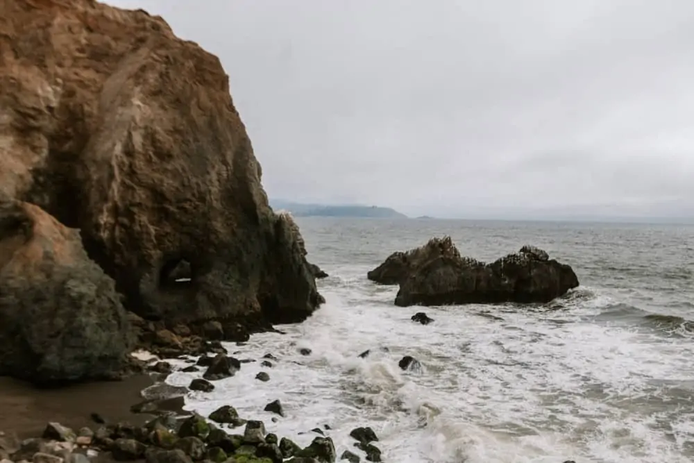 Mussel Rock hiking trail in Pacifica, CA