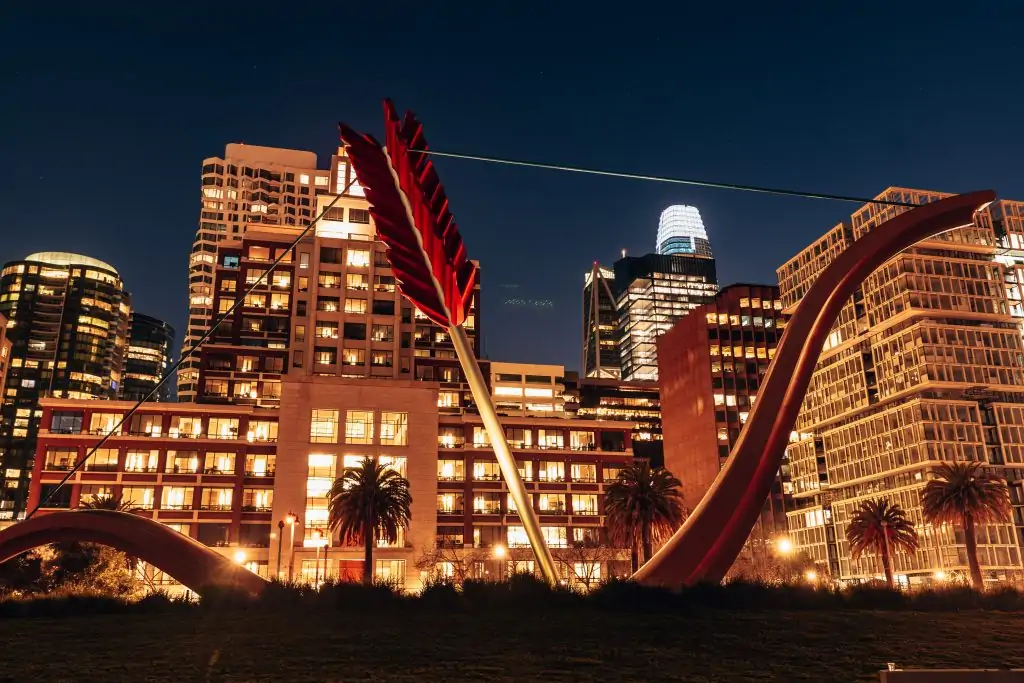 One of the best San Francisco photo spots: Cupid's Span on the Embarcadero