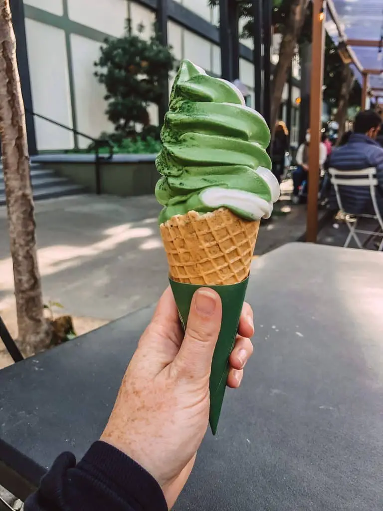 Matcha and vanilla frozen yogurt swirl