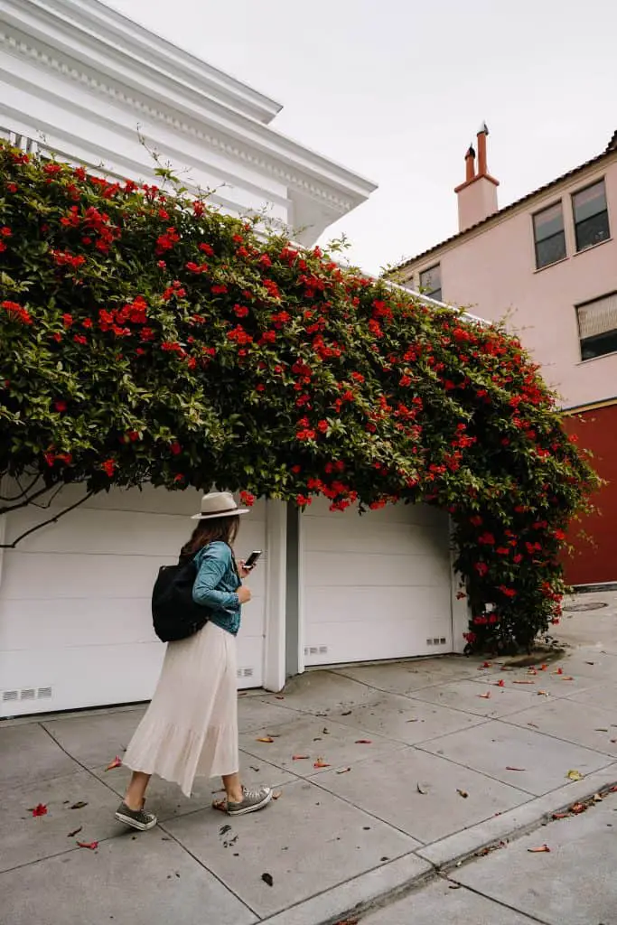 how to take photos when travelling alone: use a remote shutter