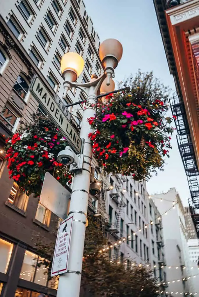 Maiden Lane lamp post in Union Square: on of the most Instagrammable locations in San Francsico.
