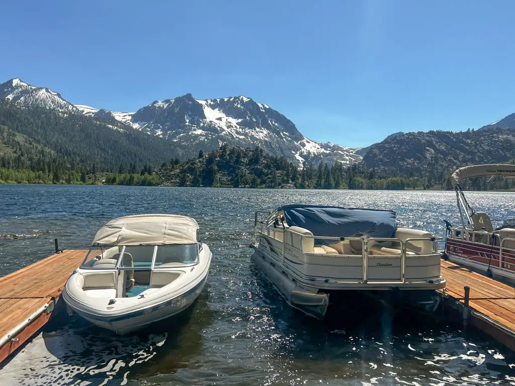 Boats floating in the Gull Lake Marina.