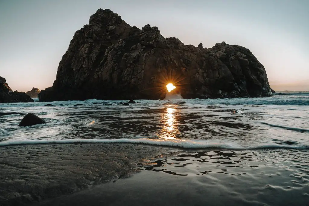 Pfeiffer Beach, Keyhole Arch, Big Sur, California.